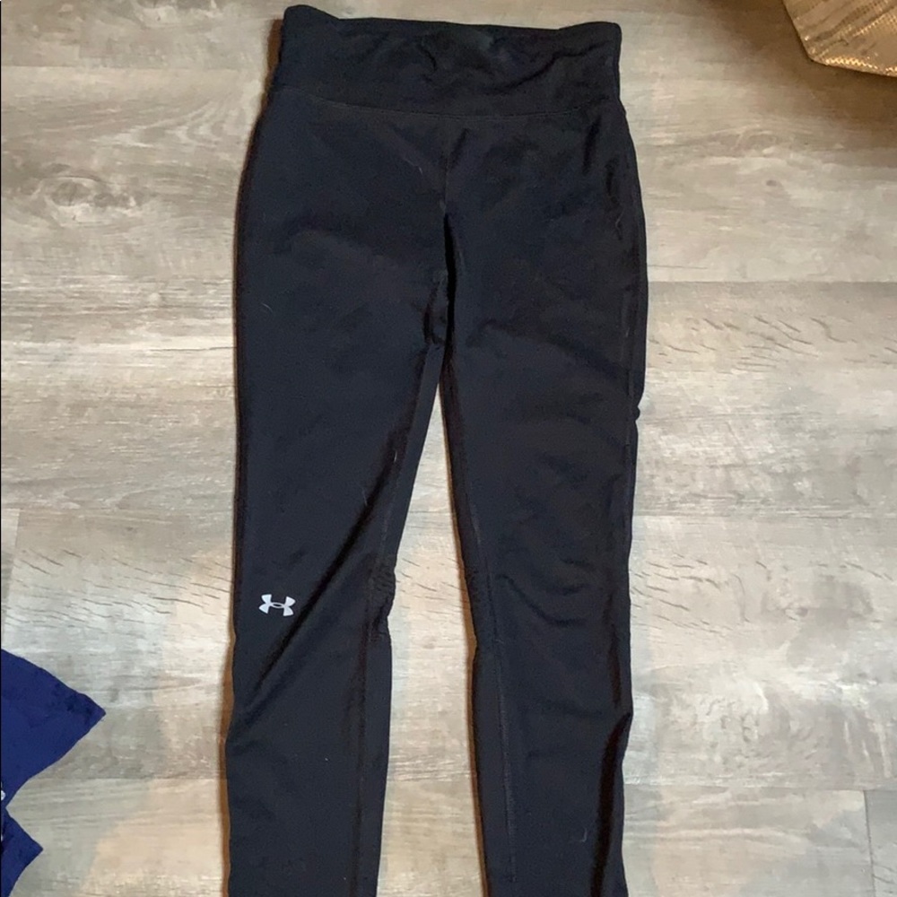 Under Armour black leggings